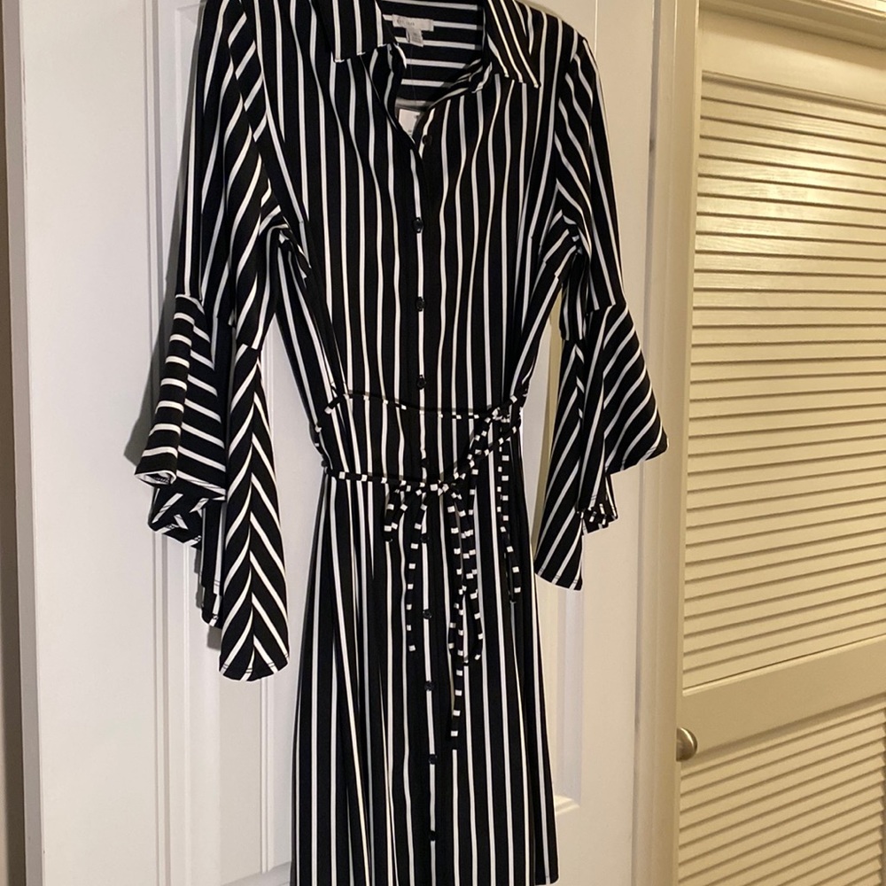 Womens Size M, Black and White Medium Weight Fabric Shirtdress